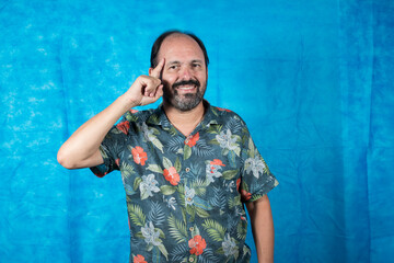 person dressed as a tourist with a printed shirt and expressions on his face