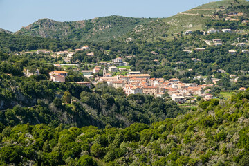 Fototapeta na wymiar Le village de Piana, en Corse