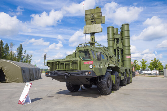 MOSCOW REGION, RUSSIA - AUGUST 25, 2020: The launcher 5P85SM2-01 of structure of the Triumph S-400 surface-to-air missile system on the chassis of MAZ-543M sunny day