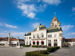 Fototapeta na wymiar Korneuburg Main Square and Town Hall building in the center of the city in Weinviertel
