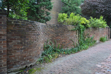 Ziegelmauer in Wellen, Alexandria, Virginia USA
