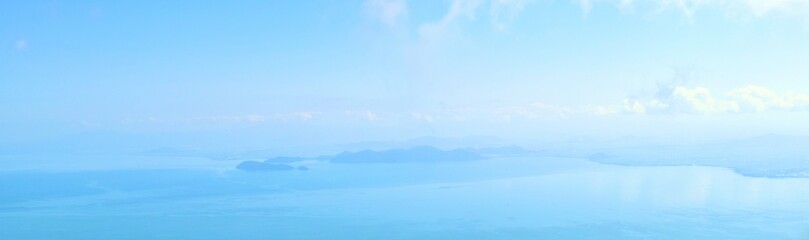 大空と水辺の風景、上空撮影、日本の美しい風景