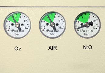 Medical gas pressure measuring device