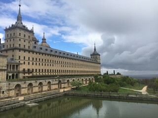 Fototapeta na wymiar view of the palace pf St. Escorial in Spain 