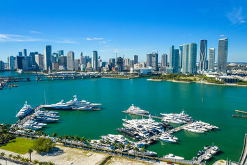 Naklejka premium aerial drone view of boats with downtown Miami skyline in the back