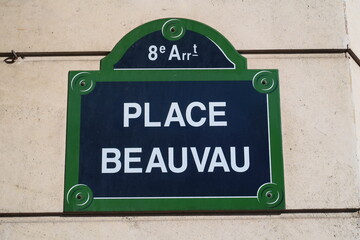 Plaque de rue parisienne de la célèbre place Beauvau, adresse du Ministère de l’Intérieur français, à Paris (France)