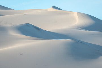 Fototapeta na wymiar Early morning at Eureka sand dunes, Death Valley, CA