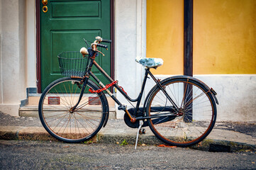 Fototapeta na wymiar bicycle on the street tied with a chain