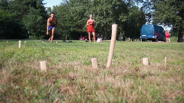young people play viking chess