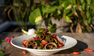 spaghetti with sauce and basil