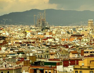 Widok na Barcelonę ze szczytu Montjuic.