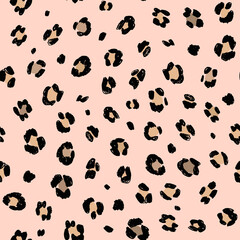 Fototapeta premium Leopard print hand drawn seamless vector pattern
