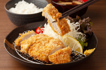 箸上げしたトンカツ