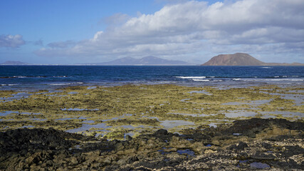 Ausblick von der nördlichen Küste Fuerteventuras nach Lanzarote