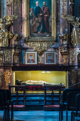 Obraz premium LVIV, UKRAINE - April, 2021: Saints Peter and Paul Garrison Church. Altar of the Apostles Peter and Paul with the sculpture 