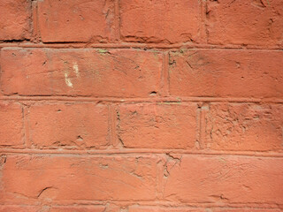 Obraz premium A brick wall smeared with chalk on one side