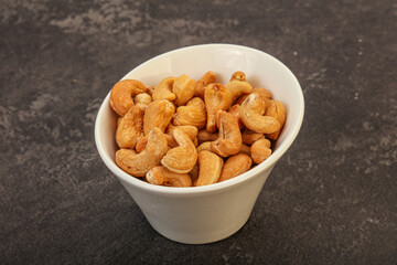 Cashew heap in the bowl
