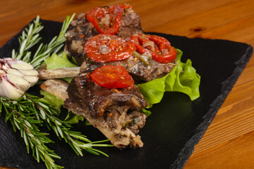 Baked elk meat with tomatoes