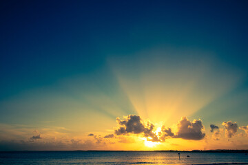 P&ocirc;r-do-sol na praia de Serrambi.