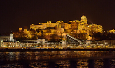 Fototapeta na wymiar Night views of Budapest