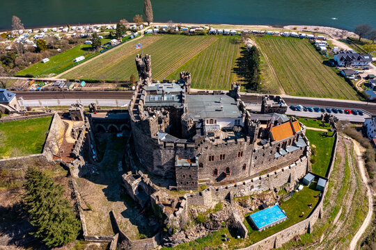 Burg Reichenstein Luftbildaufnahmen | Hochauflösende Luftbilder von der Burg Reichenstein in Rheinland-Pfalz