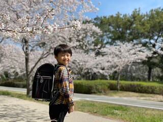 小学1年生の男の子とランドセル