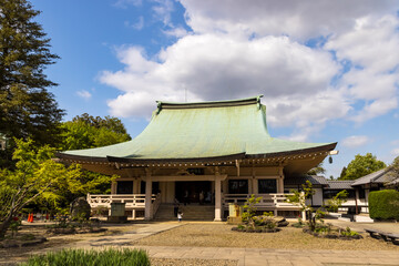 (東京都ｰ風景)青空の下の豪徳寺本堂風景