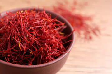Fototapeta premium Dried saffron in bowl on table, closeup