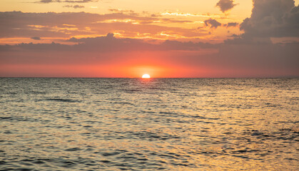 Fototapeta premium Horizon on the sea at sunset.