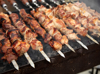 Meat on skewers is fried