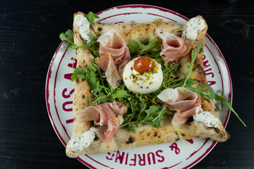 pizza gourmet  prosciutto crudo