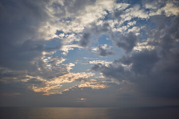 江ノ島の西南端にある稚児ヶ淵の夕日