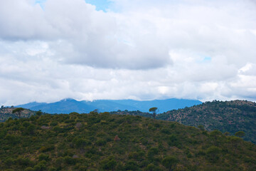 Fototapeta na wymiar krajobraz góry niebo chmury rośliny widok