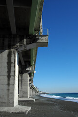 ハイウェイの橋梁