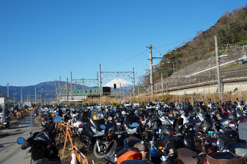 東海道線と駐輪場