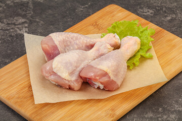 Raw chicken drumsticks for cooking