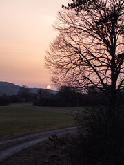 Landschaft mit Sonnenuntergang