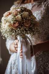 bride holding bouquet