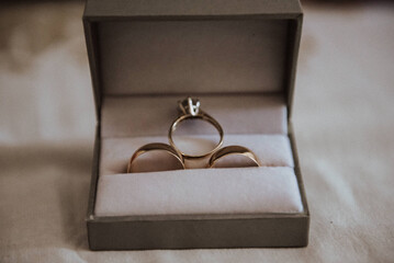 box with wedding rings