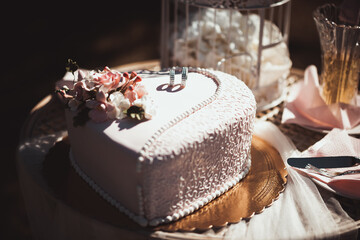 cake with wedding rings