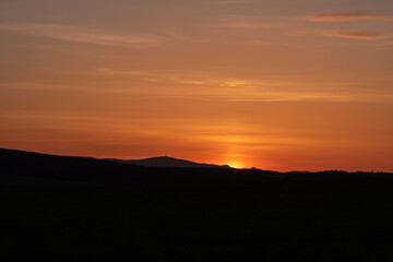 Fototapeta na wymiar Landschaft mit Sonnenuntergang