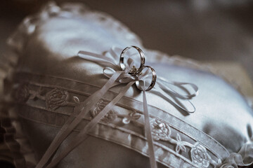 pillow with wedding rings