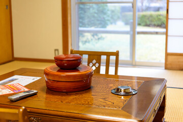旅館の室内にあるテーブル