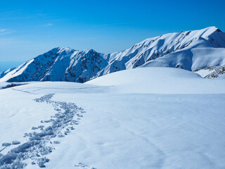 Obraz premium 5月黒部立山アルペンルート 室堂 スノーハイク