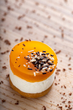 One mini bavarois