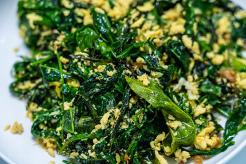 Bai Lieng Pad Kai (Stir-fried Malindjo leaves with Egg)