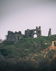 Obraz premium Three cliffs bay castle