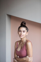 Obraz premium Portrait of a cute smiling woman indoors.