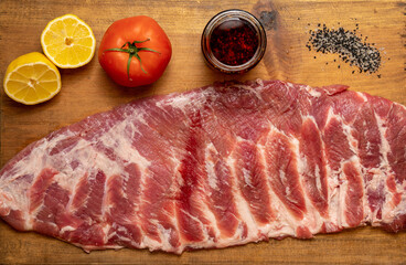 Pechito de cerdo listo para cocinar a la parrilla