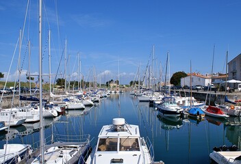 Saint-Martin-de-R&eacute; et son port de plaisance